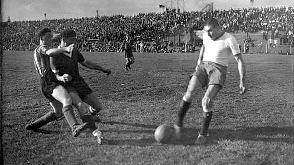Fútbol en blanco y negro