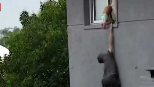 Viral rescate de un bebé