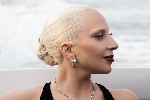 Lady Gaga confesó que trabajar en su nuevo disco fue como “reensamblar un espejo roto”