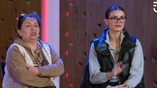 Un consejo de amigas fue el que le dio Jennifer Galvarini a Constanza Capelli, luego que la bailarina fuera completamente ignorada por el exparticipante de Gran Hermano Sebastián Ramírez. 
Todo ocurrió en el marco de la celebración de los 90 días de reality, ocasión donde los cinco integrantes que partieron desde el comienzo (Pincoya, Cony, Hans, Jorge y Alessia) pudieron compartir de una cena.