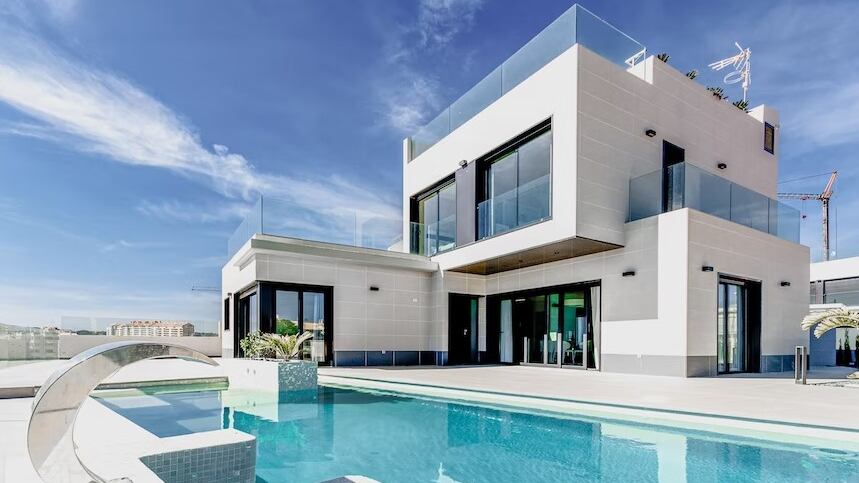 Kim Kardashian es una de las famosas que está derrochando agua