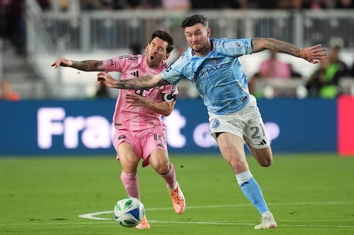 Denuncian que Messi le ofreció pelear a otro futbolista argentino en la MLS para defender a De Paul