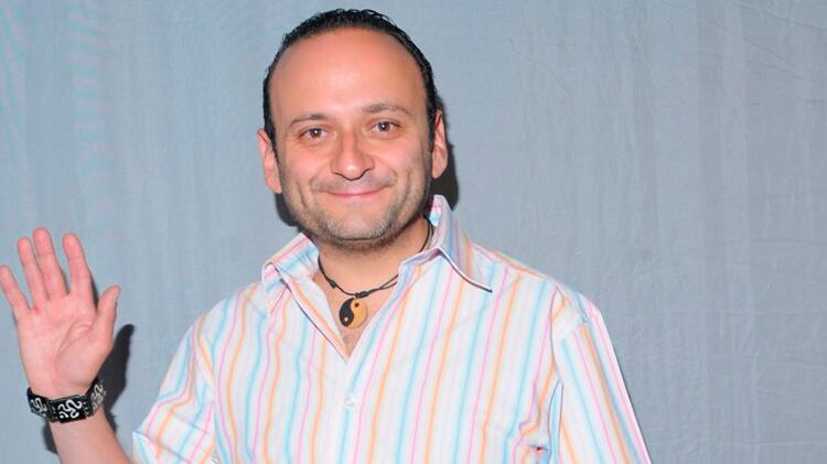 Lalo España como Germán en "Vecinos"