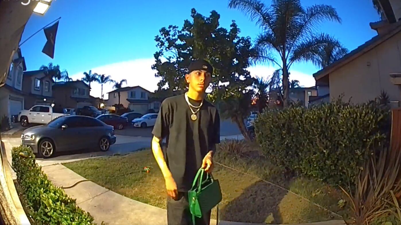 Le regalaron miles de dólares por su buena acción.