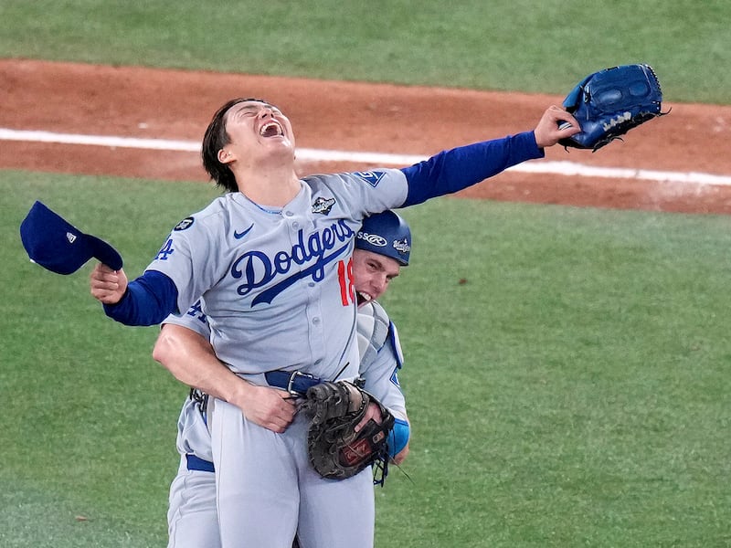 Dodgers remontan para ganar su segunda Series Mundiales consecutiva en un partido dramático y memorable