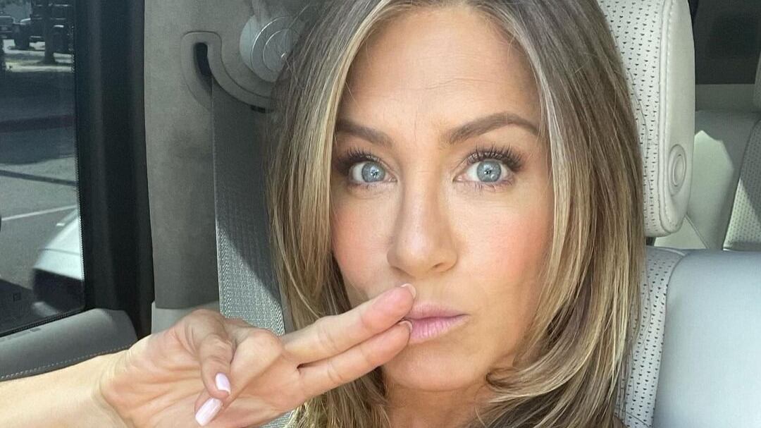 Jennifer Aniston traz um novo corte de cabelo poderoso para mulheres 50+