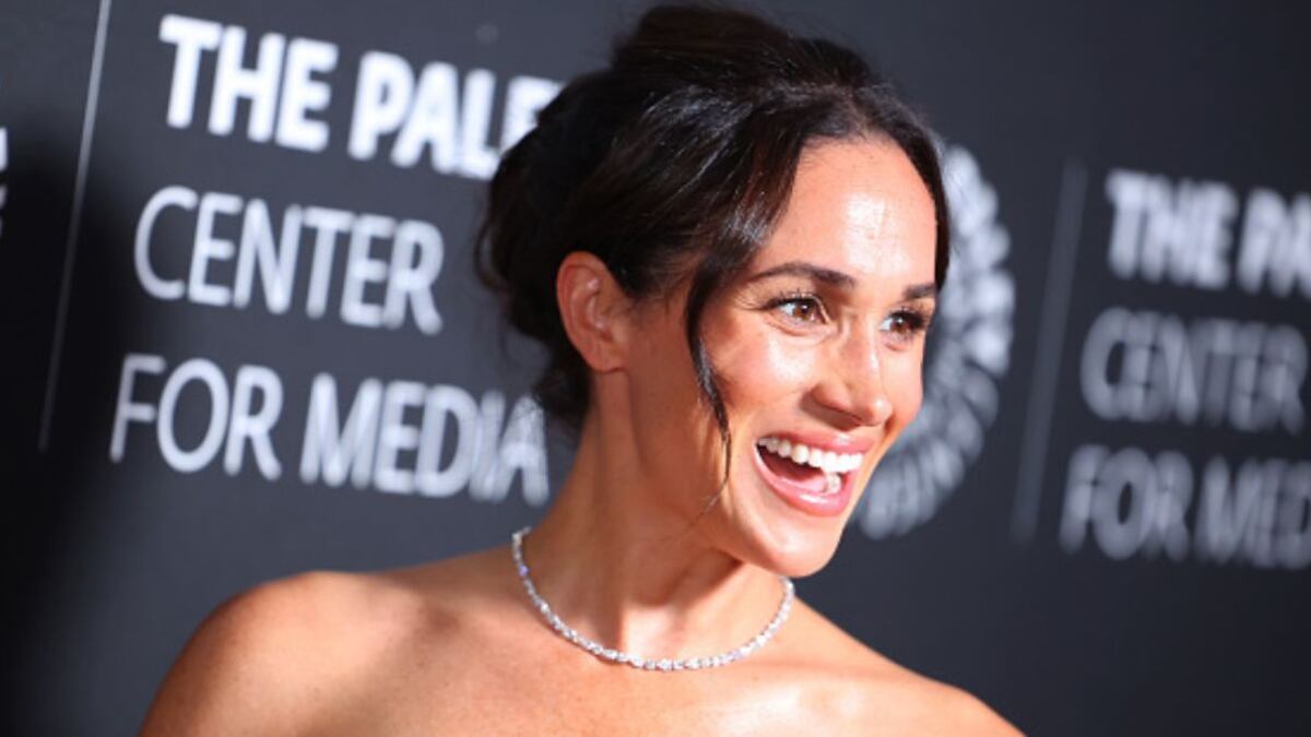 "Incómoda y sin gracia": Meghan Markle es destrozada en redes tras reaparecen con este look