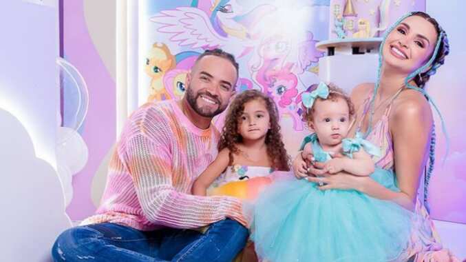 Nacho junto a Melany Mille y sus dos hijas
