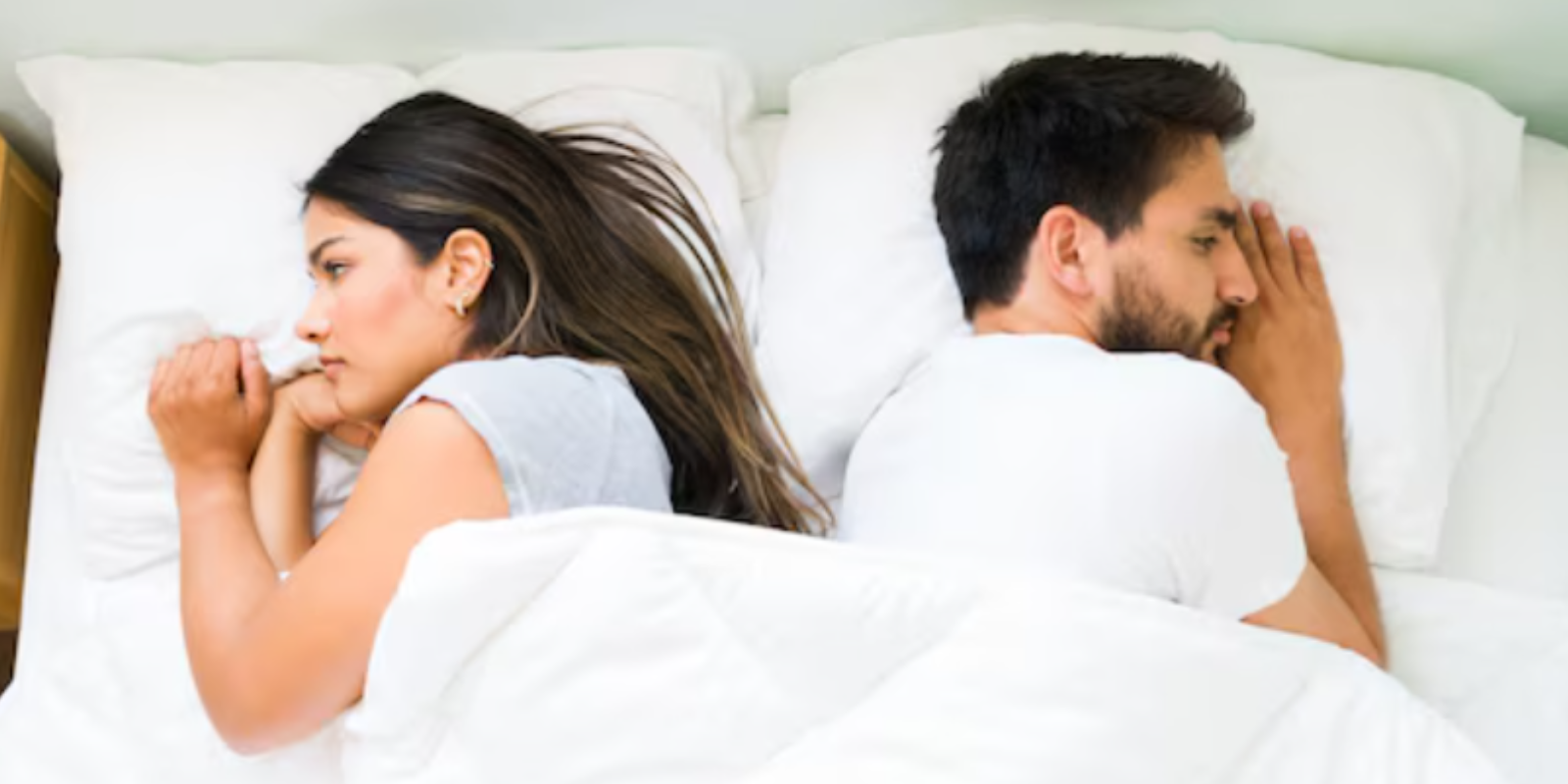 ¿Qué significa que tu pareja te dé la espalda al dormir?
