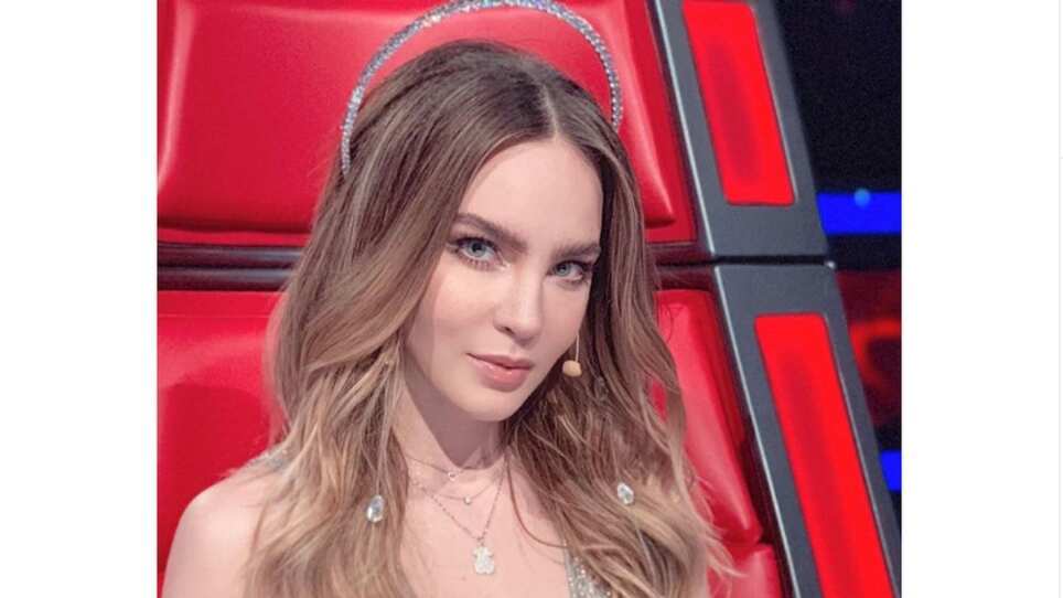 ¿Cruella Devil latina? Belinda deslumbra con abrigo de piel rojo