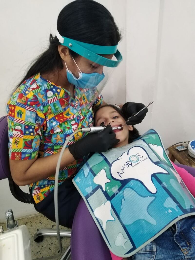 Las caries prevalecen cuando no se cuenta con la higiene adecuada.