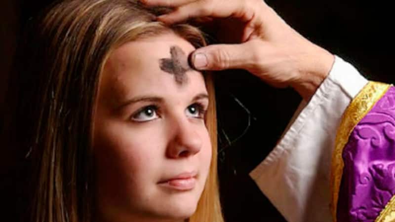 Así será el miércoles de ceniza, con bolsitas para evitar contagios de coronavirus