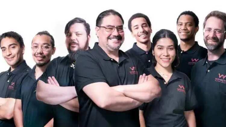 Paraguayo Ricardo Villalba y su equipo de trabajo.