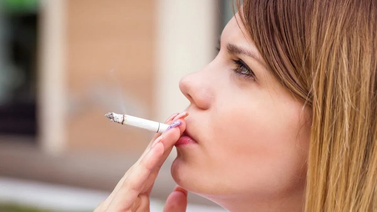 El estrés puede inducir a las personas a fumar.