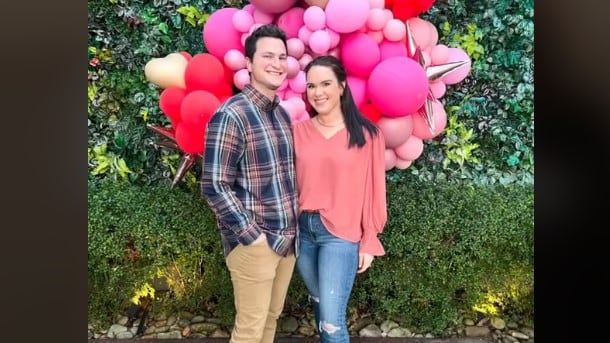 Lindsay y Cade son hermanastro casados