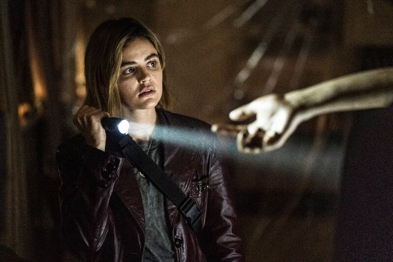 Lucy Hale interpreta a la detective Lake Edmonds en Ragdoll.