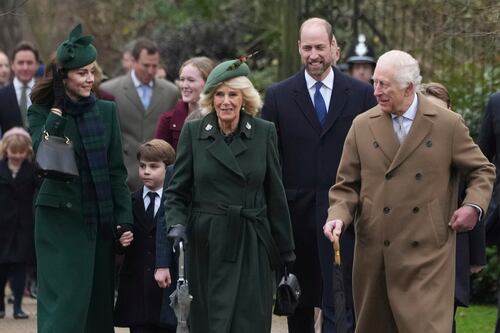 El príncipe William busca aumentar su control y poder sobre la realeza británica ante el tratamiento de su padre