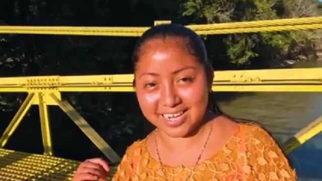 Los idiomas se le dan muy fácil a esta joven