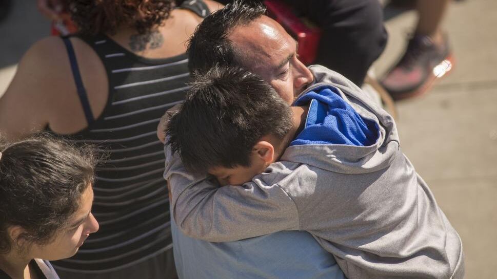 Es vital que los niños conozcan la manera ideal de actuar de cara a un tiroteo.