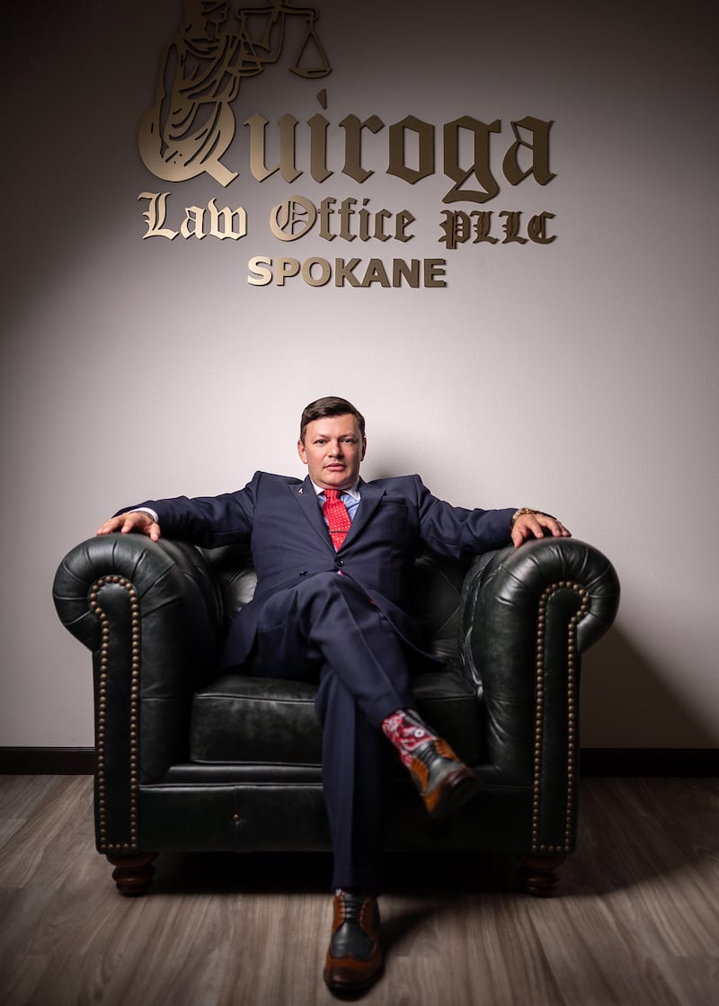 El bufete Quiroga Law Office, PLLC, del experto Héctor Quiroga, apoya a  inmigrantes que tienen problemas en el país.