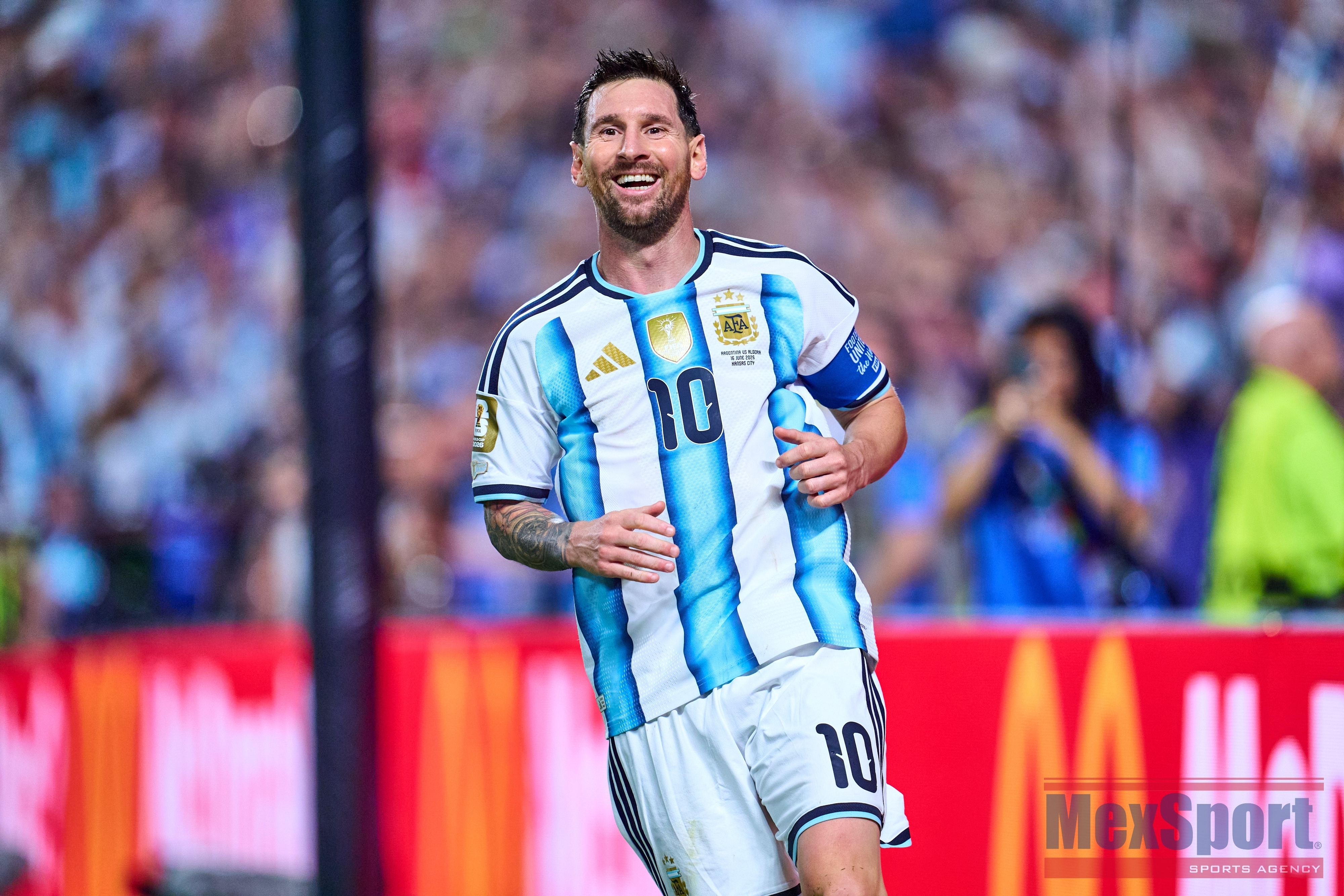 Lionel Messi brilla en el debut de Argentina