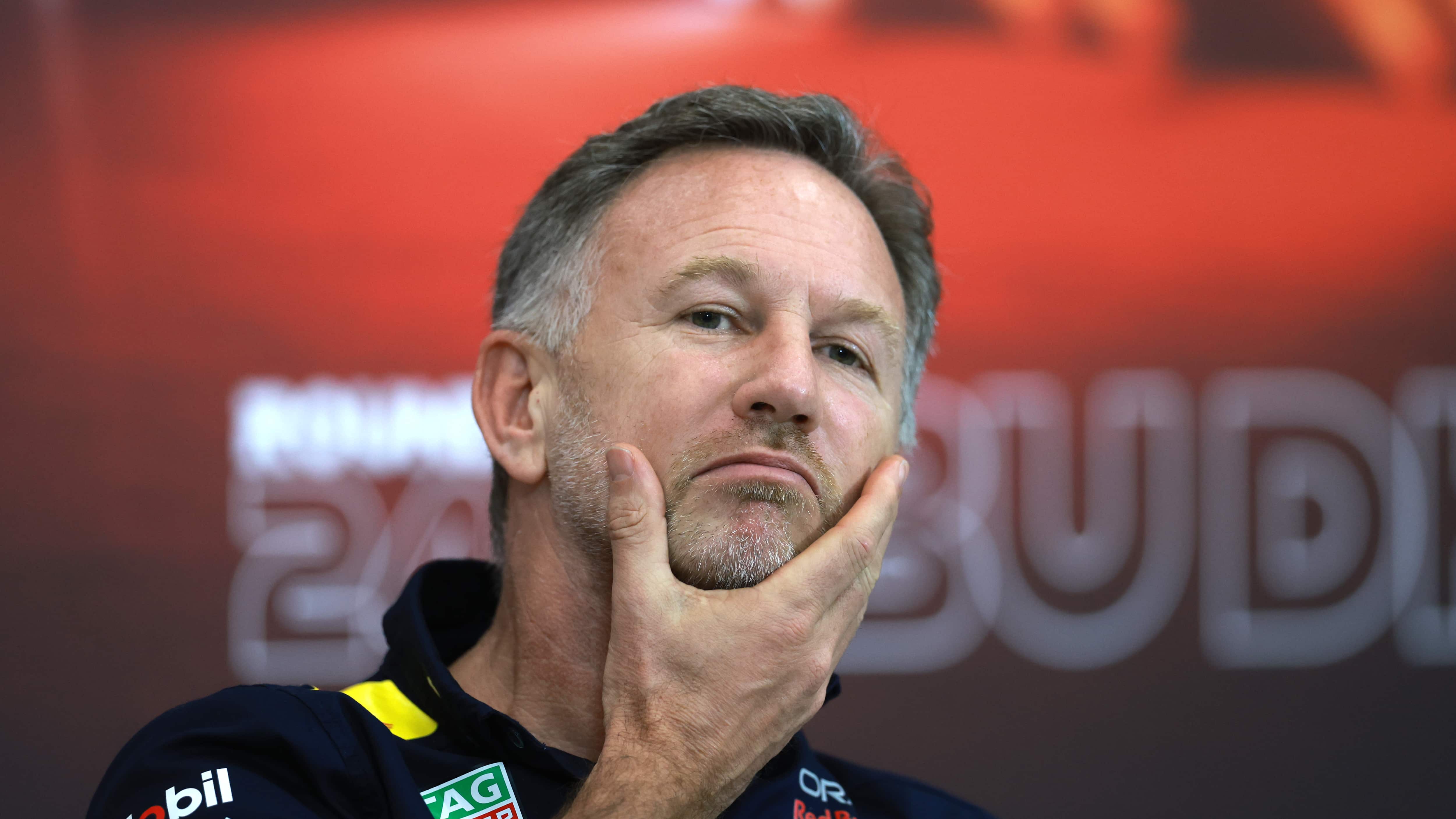 Christian Horner lanza dardo a Checo Pérez