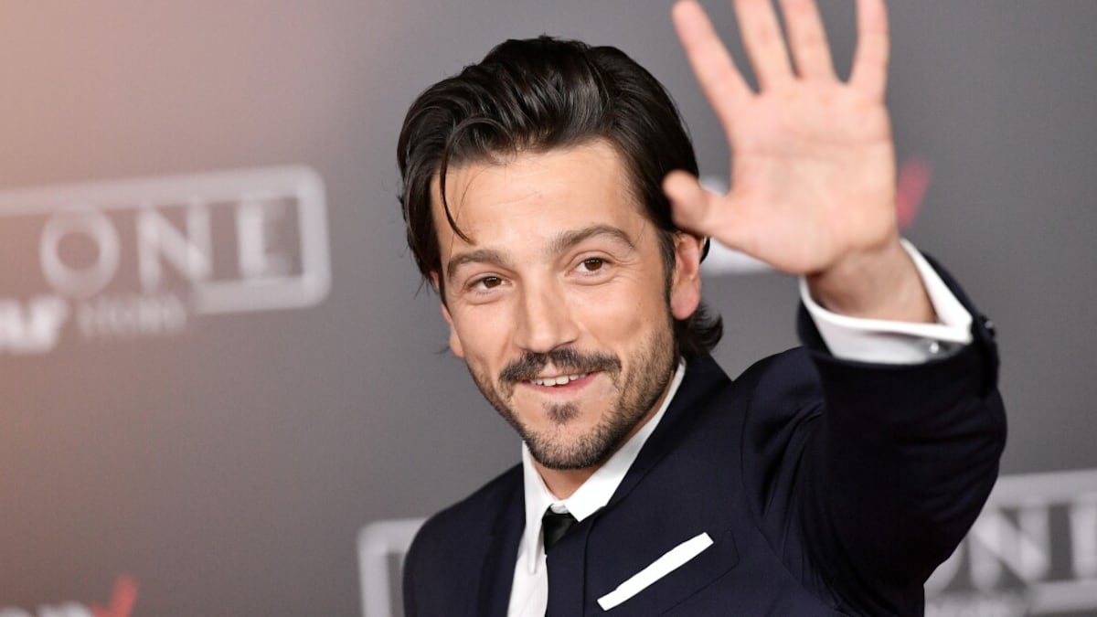 Los premios Emmy 2022 contarán con la presencia de latinos como Diego Luna, actor mexicano.