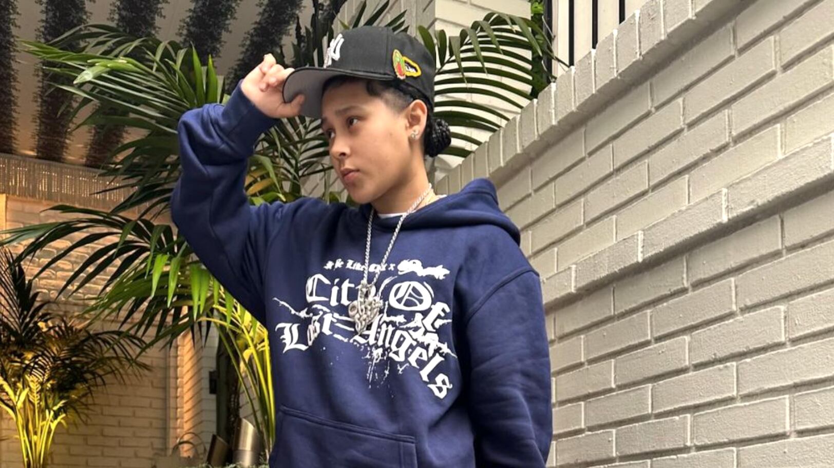 Casi siempre lleva su cabello trenzado