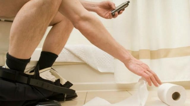 Especialistas indican que en el baño de una casa se pueden conseguir las enfermedades más rápido.