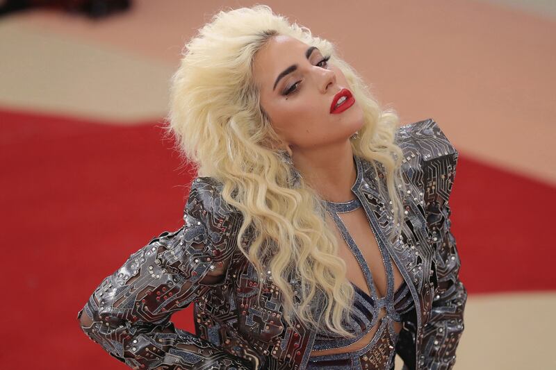 lady gaga cirugía