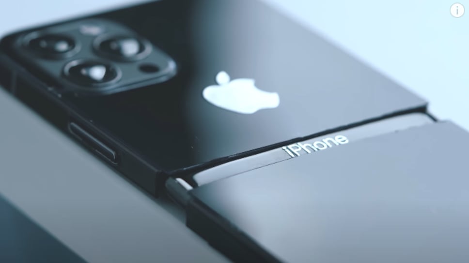 Se viraliza el video de un loco que le dedicó más de medio año al diseño de un iPhone 13 Pro con pantalla plegable basado en un Samsung Galaxy Z Flip.
