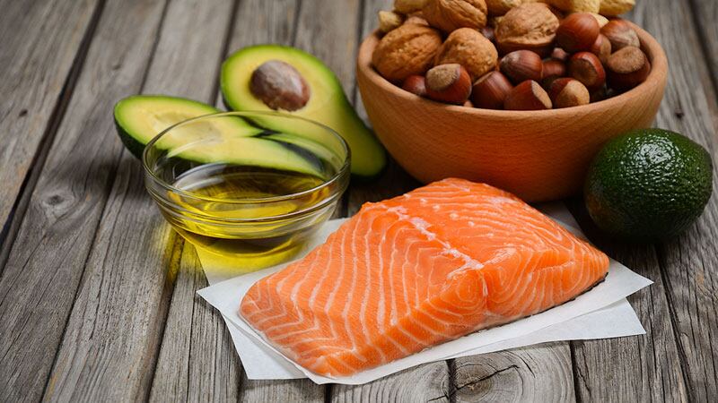 La dieta Keto se centra en el consumo de grasas saludables.