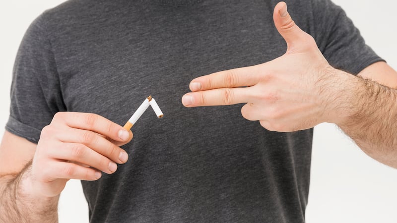 El consumo del tabaco es la principal causa evitable de muerte a nivel mundial, y es responsable de la muerte de uno de cada 10 adultos en todo el mundo. El “Día Mundial Sin Tabaco” busca informar sobre los riesgos nocivos para la salud asociados con el consumo del tabaco y de la exposición pasiva al humo de esta sustancia. Foto: Freepik.