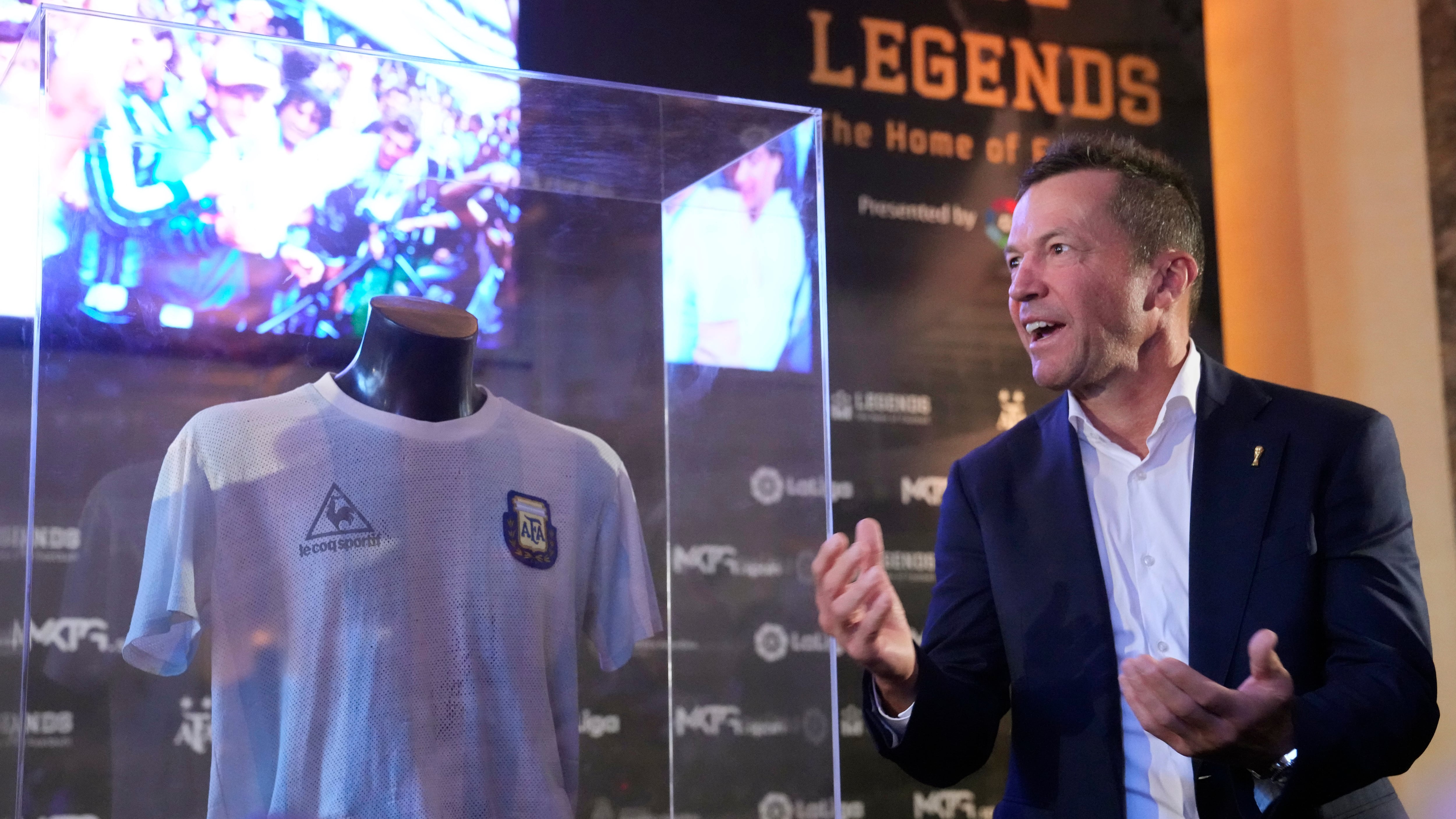 Lothar Matthaus devuelve camiseta de Maradona