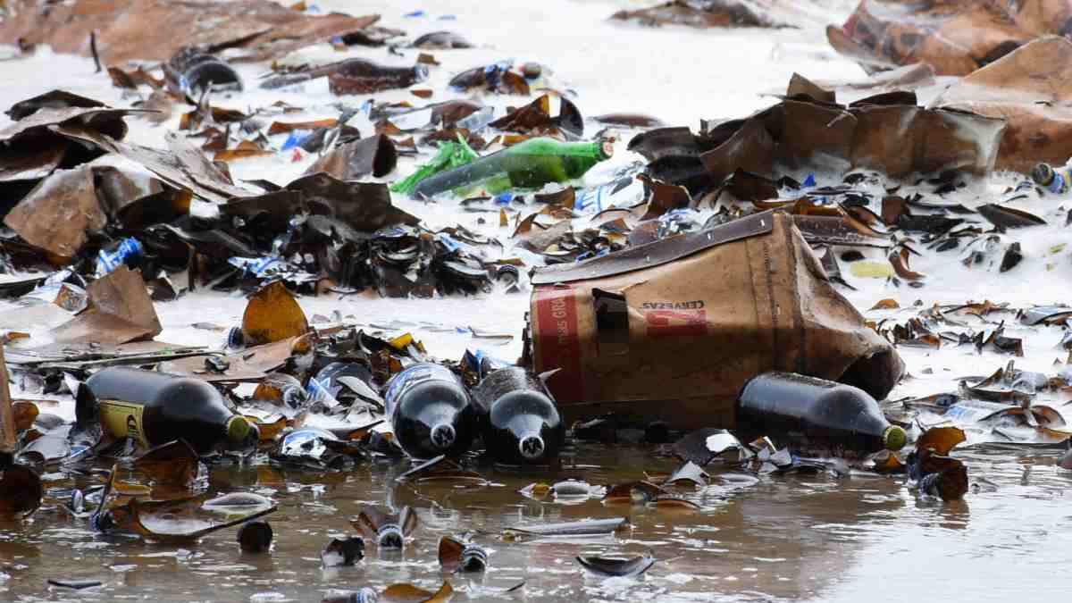 Para llorar: Vuelca camión de cerveza y se rompen más de 100 cartones en CDMX