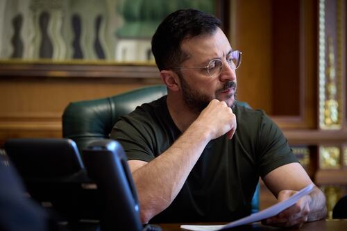 Zelenski exige a Trump y Putin incluir a Ucrania en negociaciones de paz