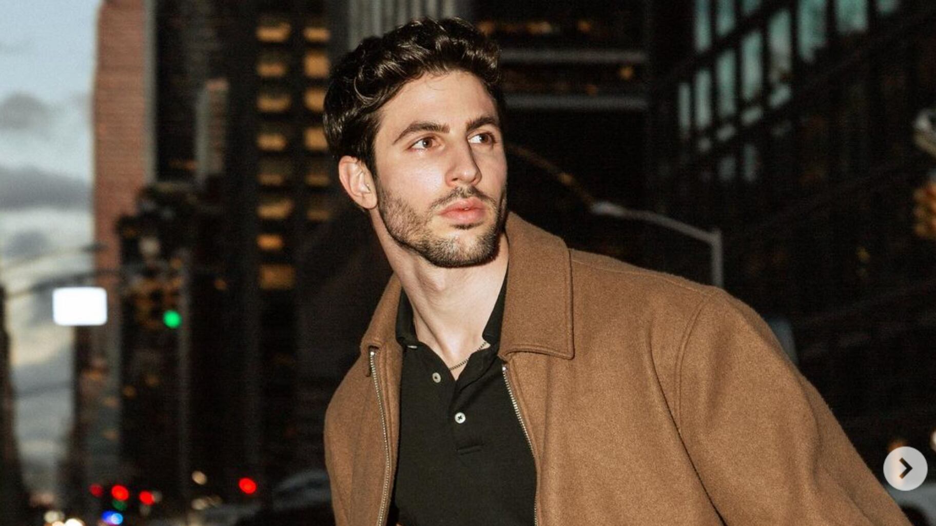 Es muy guapo