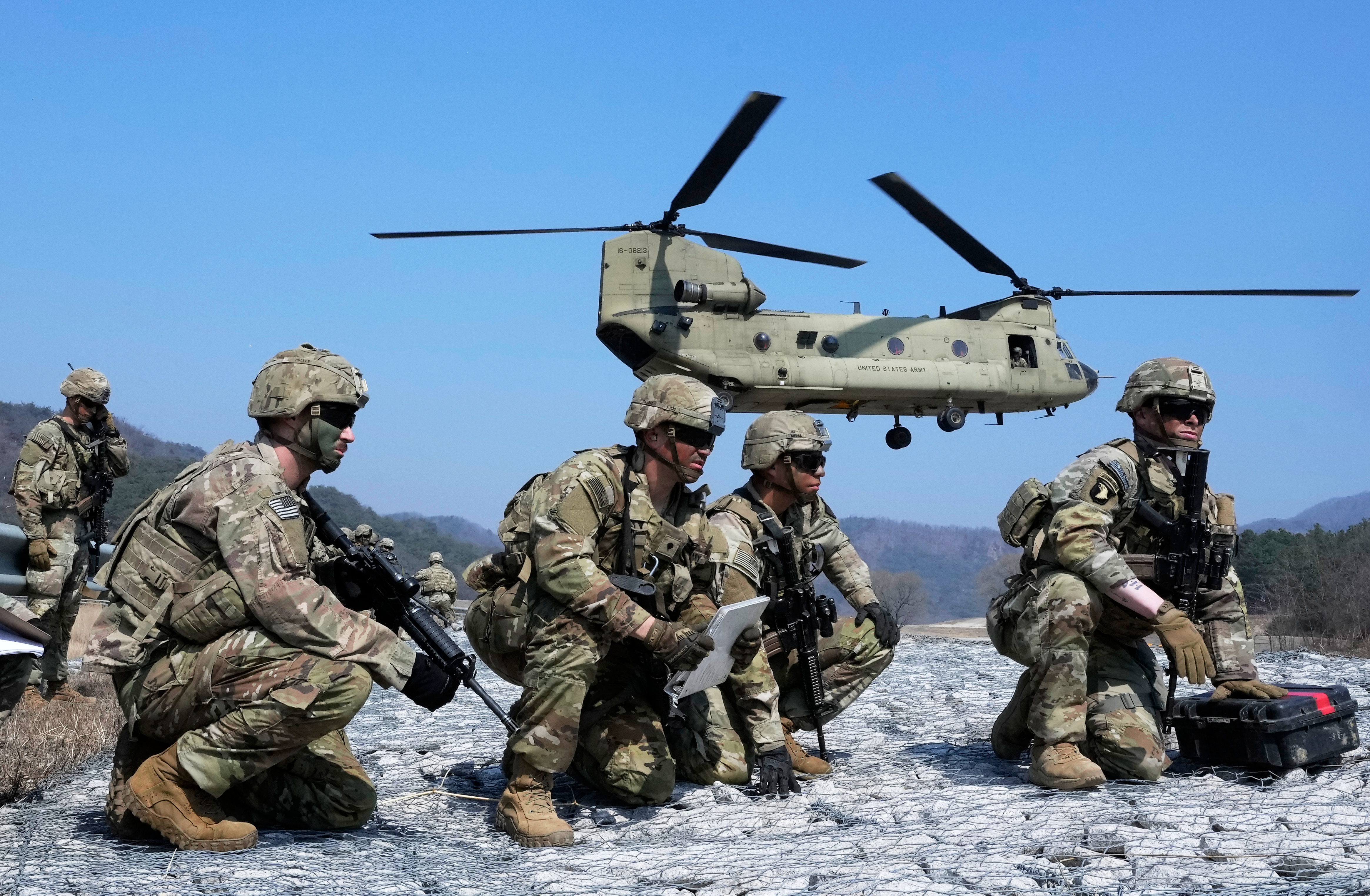 Helicóptero militar de Estados Unidos se estrella durante misión cerca del estrecho de Ormuz