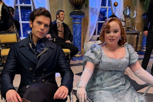 Estrellas de 'Bridgerton' son captadas de manera romántica juntos durante una cita