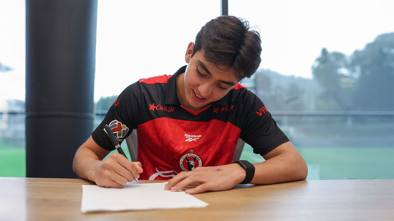 Gilberto Mora firma una renovación con Xolos