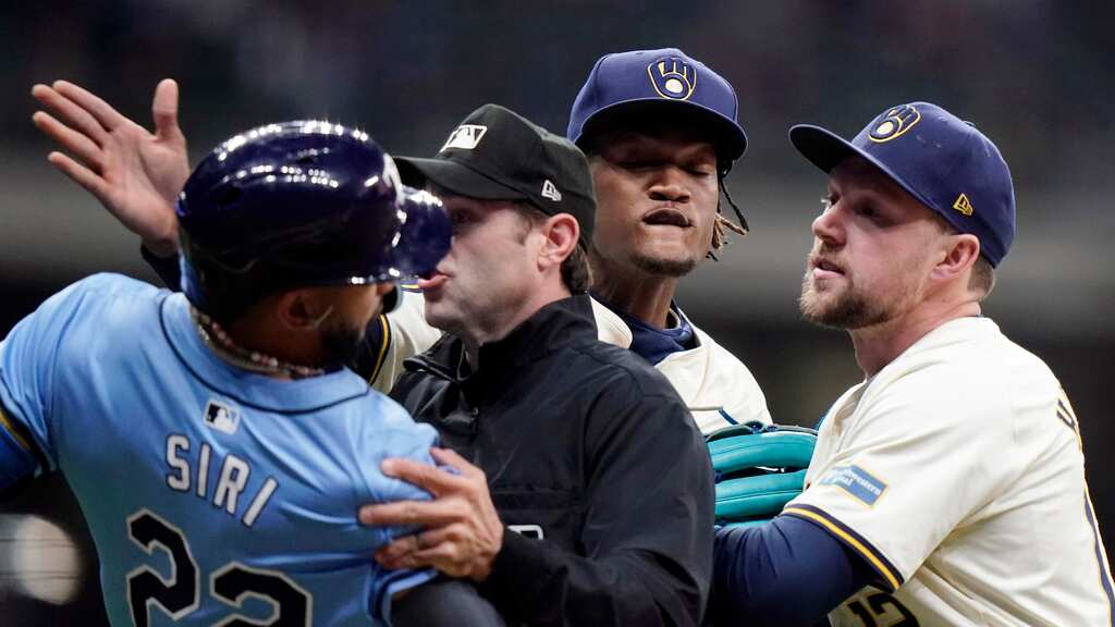 Pelea Brewers vs Rays