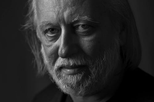 Por “reafirmar el poder del arte”: escritor húngaro László Krasznahorkai es galardonado con el Premio Nobel de Literatura 2025