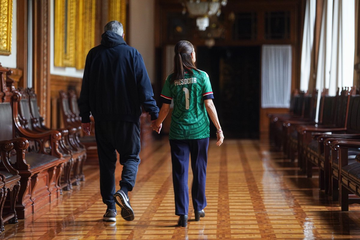 Sheinbaum alienta al Tri desde Palacio Nacional antes del México vs. Corea
