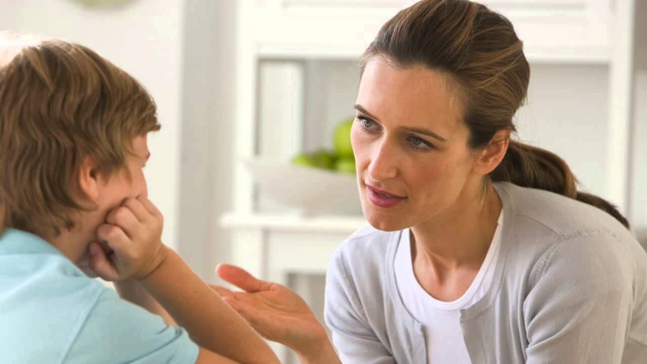 Experta sugiere hablar con los niños sobre los miedos.