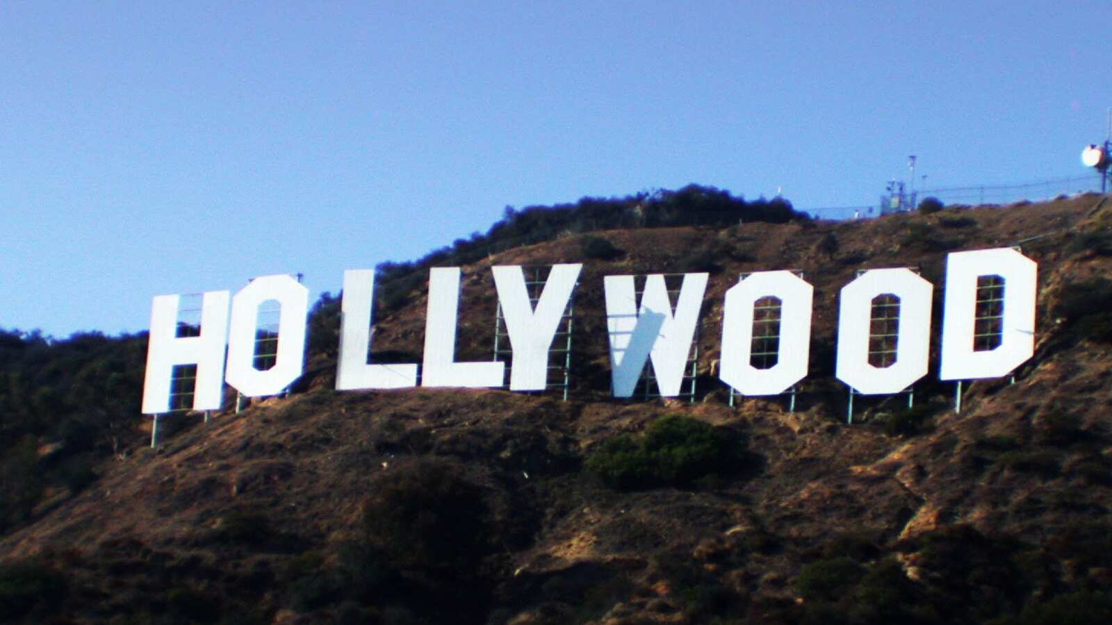 Hollywood le está abriendo más las puertas a la comunidad latina.