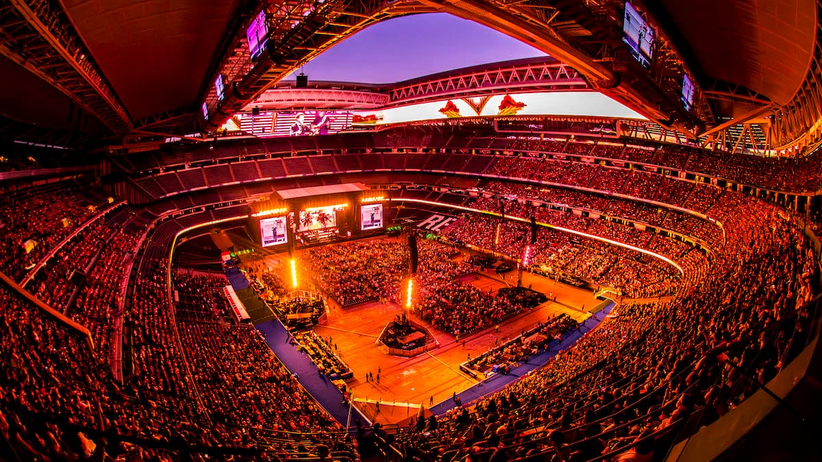 Luis Miguel brilla ante un abarrotado Santiago Bernabéu