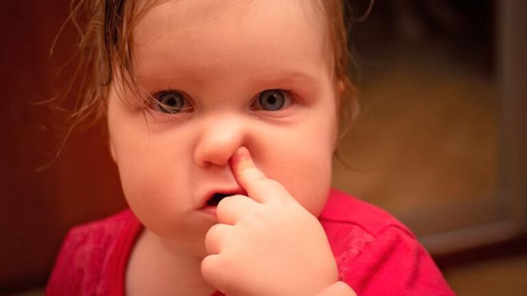 Los mocos no dejan respirar bien a los bebés.