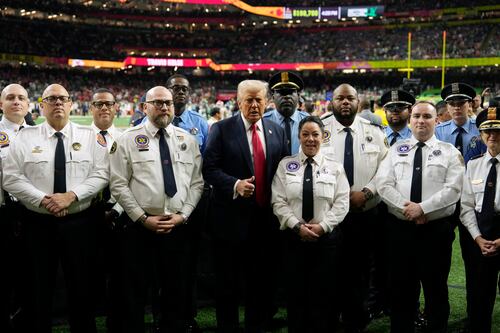 Super Bowl rinde homenaje a víctimas de arrollamiento en Nueva Orleans e incendios en Los Ángeles