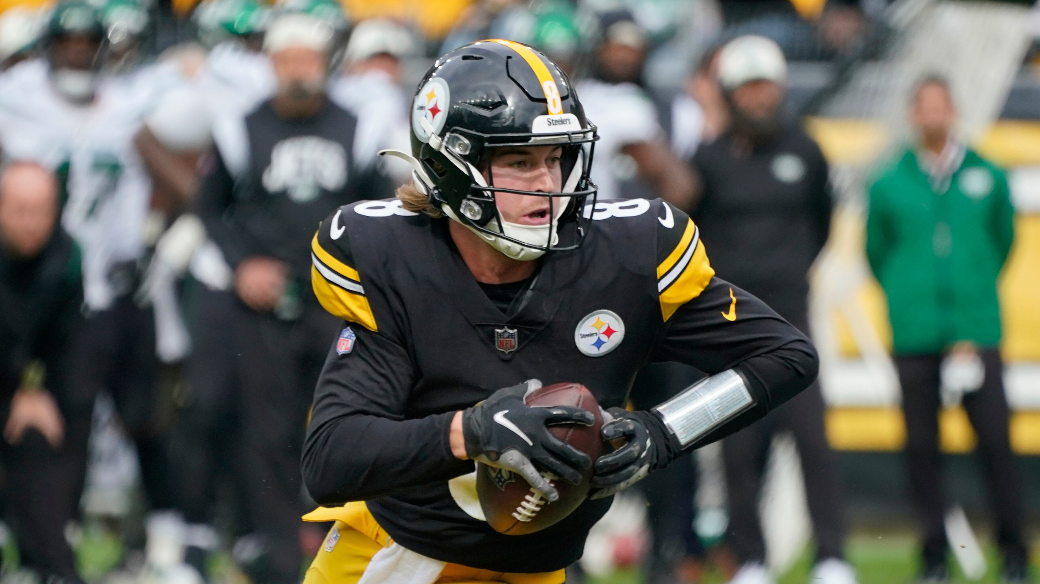 quarterback de los Steelers de Pittsburgh Kenny Pickett