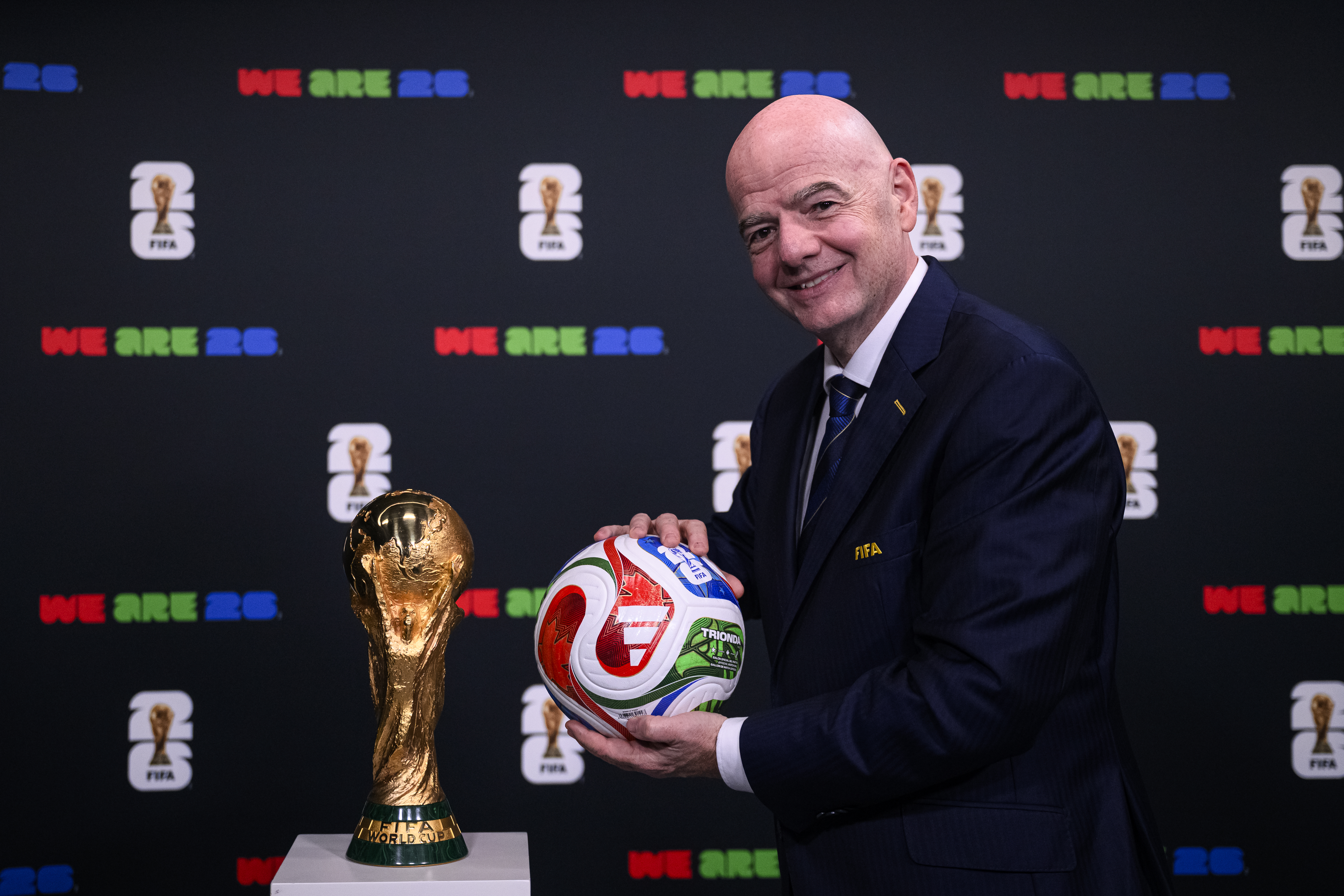 A las puertas del Mundial de 2026 en Estados Unidos, México y Canadá, la FIFA presume una década de cambios bajo Gianni Infantino: más inversión, torneos ampliados y mayor alcance global.
